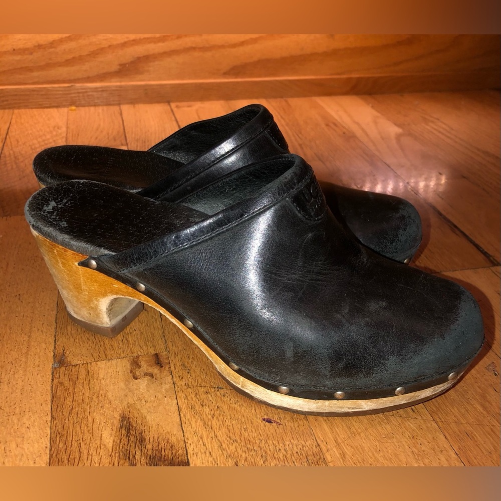 Ugg Black Leather Mule Clog With Genuine Sheepskin Size 5